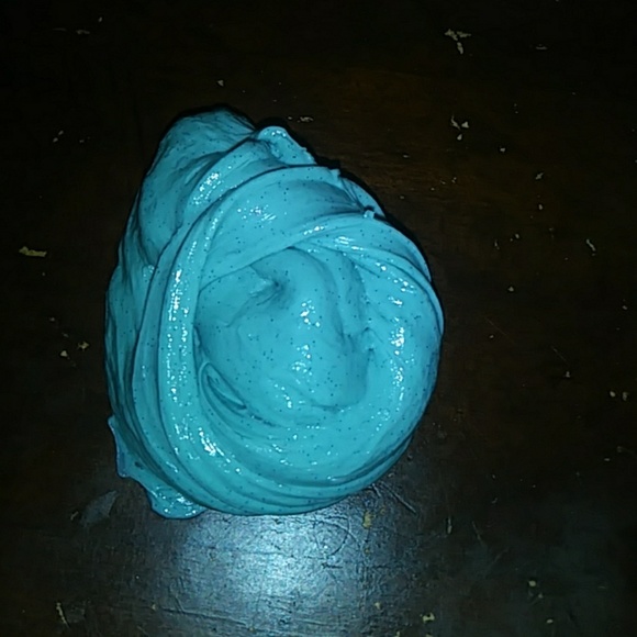 Blue raspberry slime - Picture 4 of 4